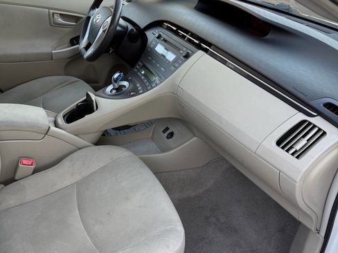 Used 2011 Toyota Prius Five image 10