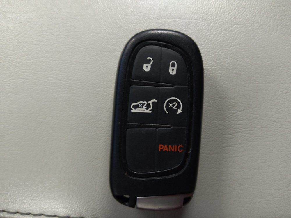 Used 2020 Jeep Cherokee Latitude Plus w/ Comfort/Convenience Group AWD/4WD image 32