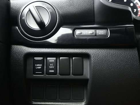 Used 2022 Nissan Titan SV w/ SV Convenience Package AWD/4WD image 17