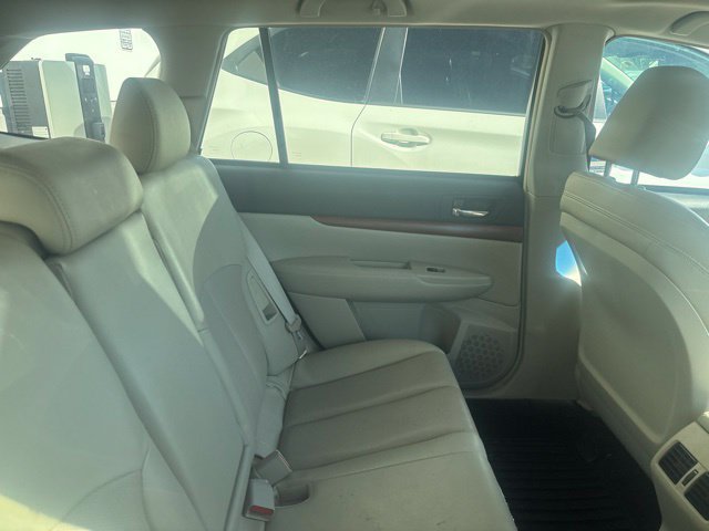 Used 2014 Subaru Outback 2.5i Limited w/ Moonroof Package AWD/4WD image 9