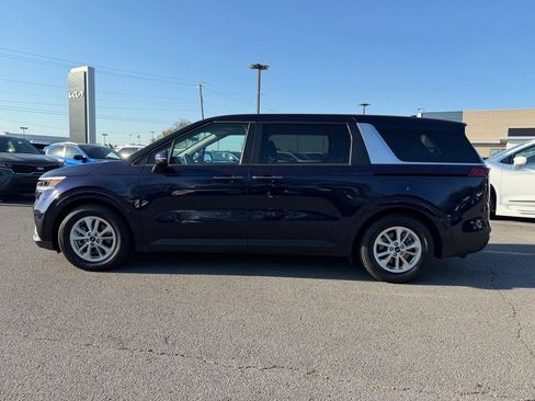 Certified 2024 Kia Carnival LX FWD image 4