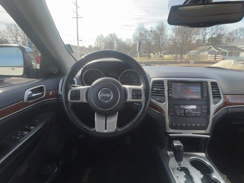 Used 2011 Jeep Grand Cherokee Limited w/ Luxury Group II image 10