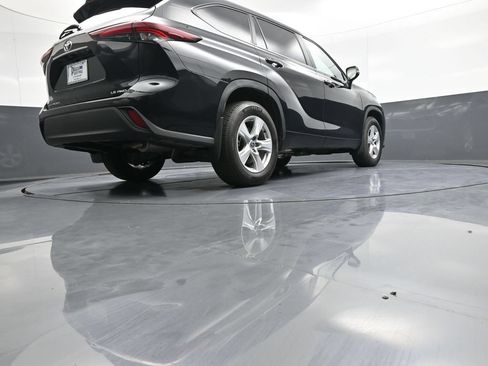 Certified 2025 Toyota Highlander LE AWD/4WD image 31
