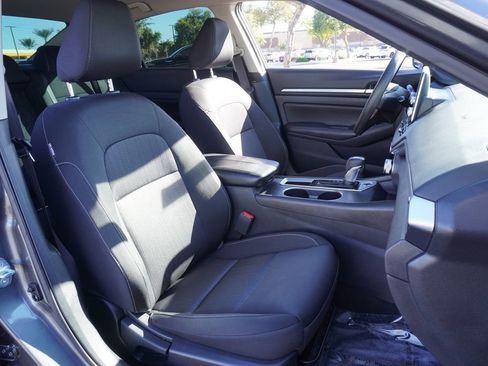 Used 2022 Nissan Altima 2.5 SV image 12