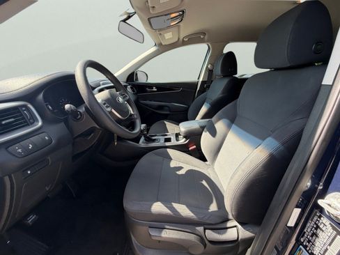 Used 2019 Kia Sorento FWD image 13