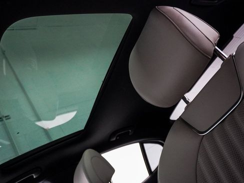 Used 2022 Genesis G70 3.3T w/ Sport Advanced Package image 8