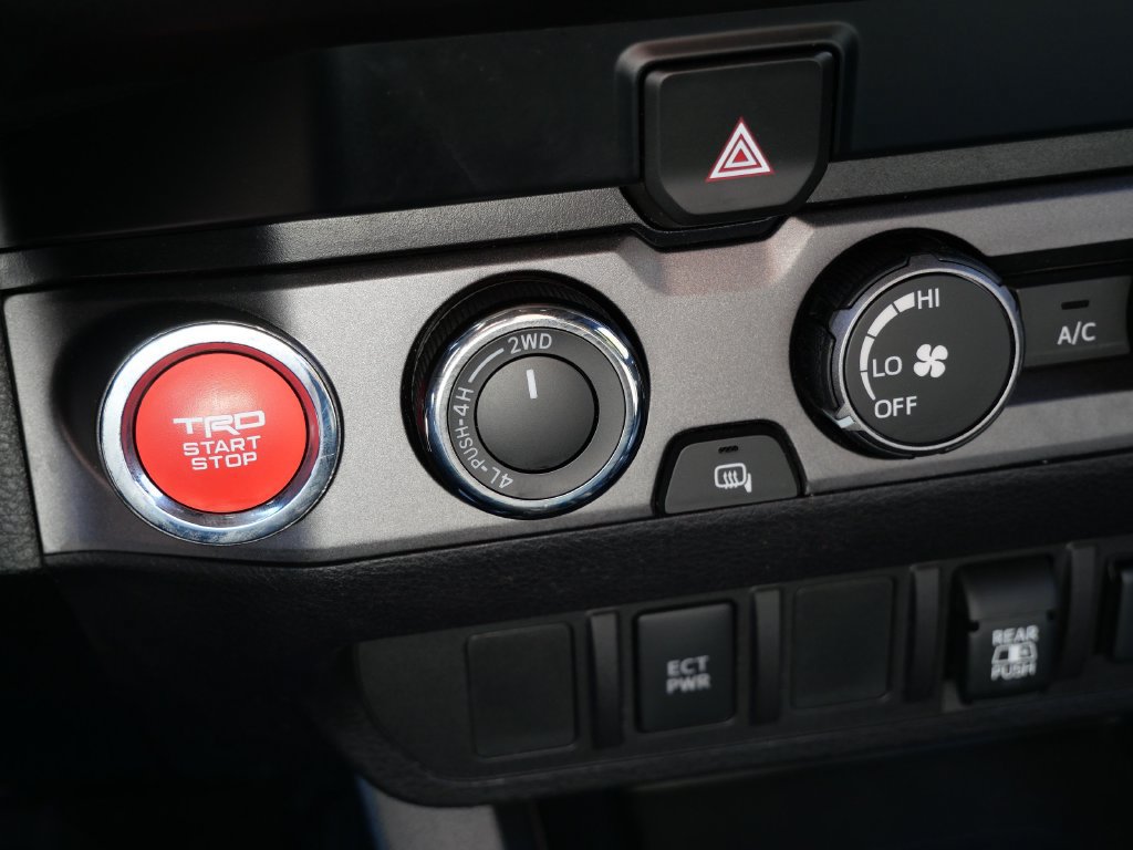 Certified 2020 Toyota Tacoma TRD Off-Road AWD/4WD image 22