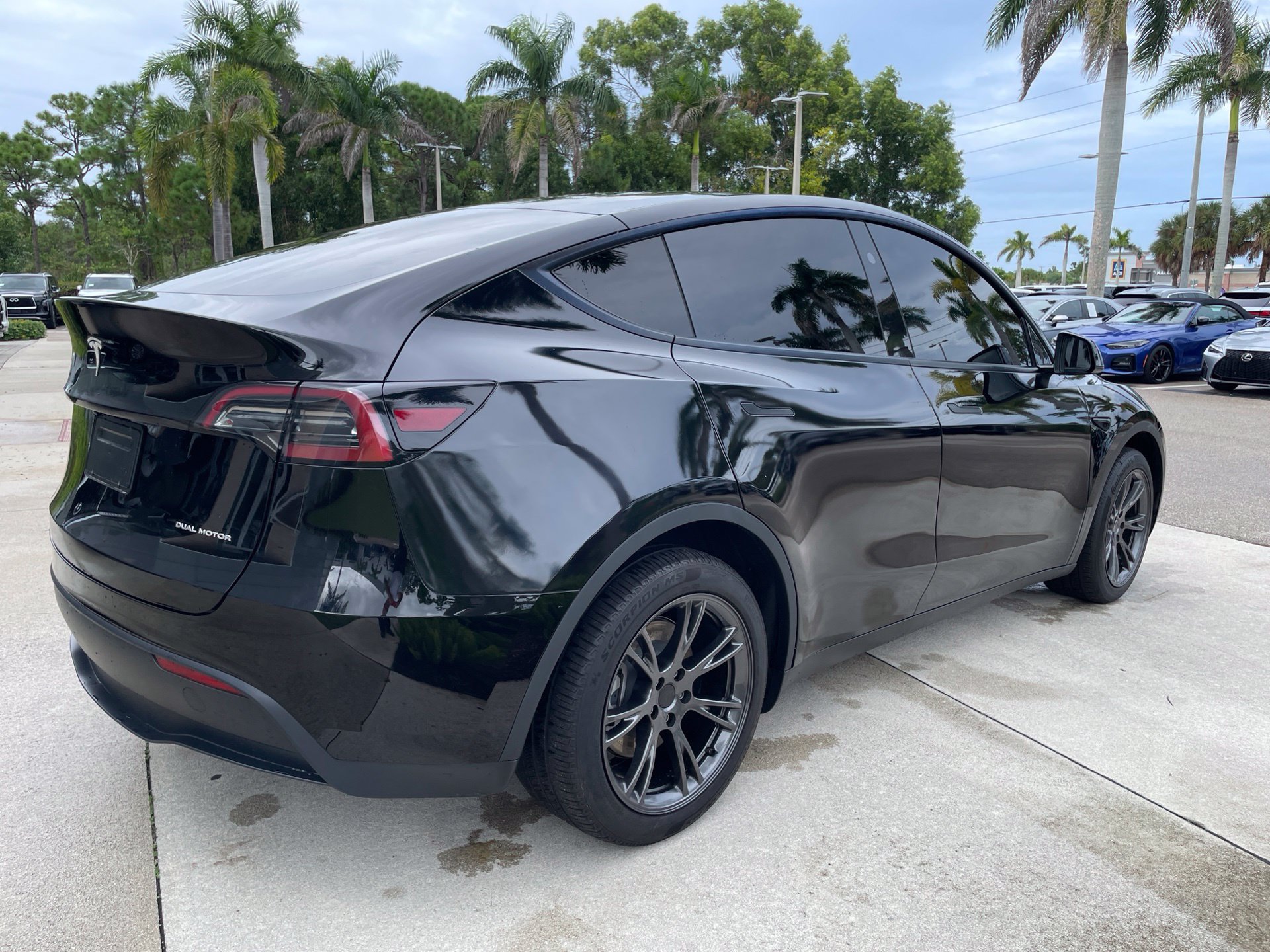 Used 2025 Tesla Model Y Long Range AWD/4WD image 4