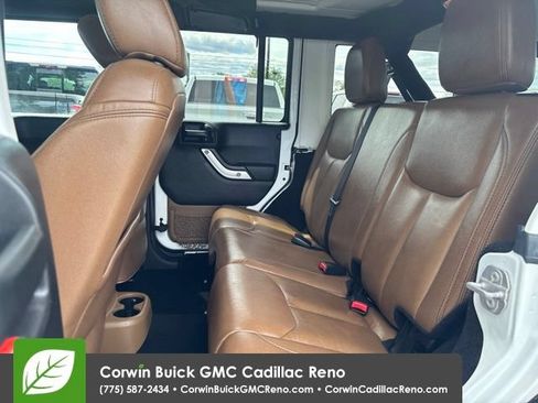 Used 2016 Jeep Wrangler Unlimited Sahara w/ Connectivity Group AWD/4WD image 27