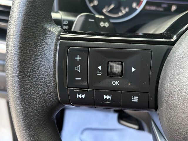 Used 2021 Nissan Rogue SV AWD/4WD image 16