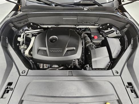 Used 2017 Volvo XC90 T6 Momentum w/ Vision Package image 9