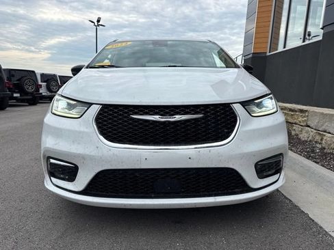 Used 2024 Chrysler Pacifica Limited FWD image 5