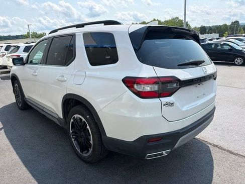 Used 2025 Honda Pilot Touring image 6