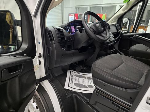 Used 2025 RAM ProMaster 2500 w/ Convenience Group FWD image 16
