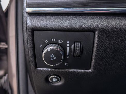 Used 2021 Jeep Grand Cherokee Limited image 27