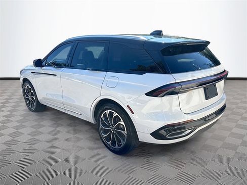 Used 2024 Lincoln Nautilus Reserve image 6