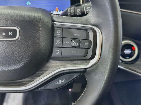 Used 2024 Jeep Wagoneer Series III AWD/4WD image 15