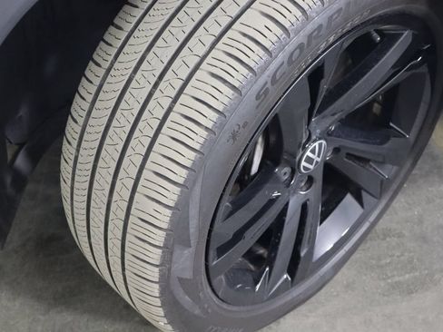 Used 2023 Volkswagen Tiguan SE R-Line FWD image 39