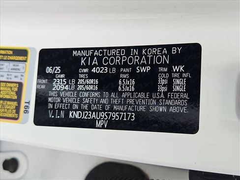 Used 2025 Kia Soul LX FWD image 23