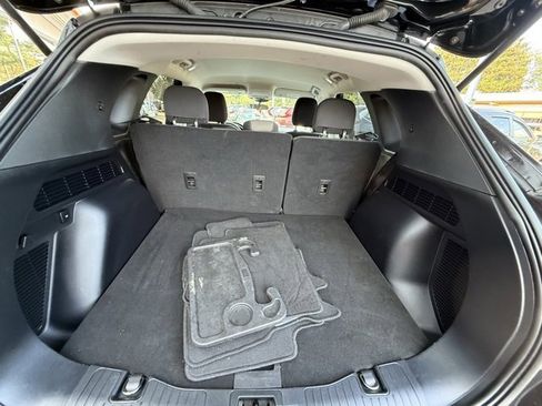 Used 2022 Ford Escape SE image 19