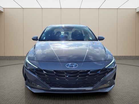 Certified 2023 Hyundai Elantra Limited image 3