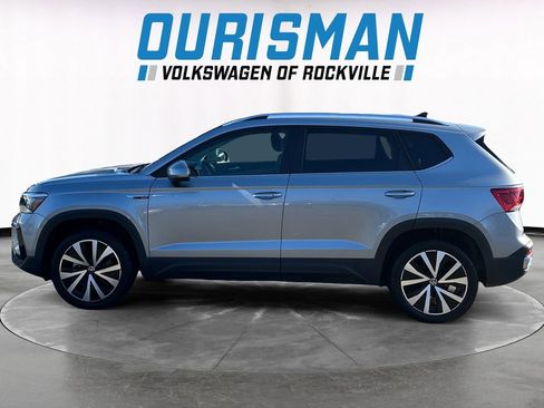 Used 2024 Volkswagen Taos SE image 3