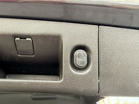Used 2017 Cadillac Escalade Luxury AWD/4WD image 19