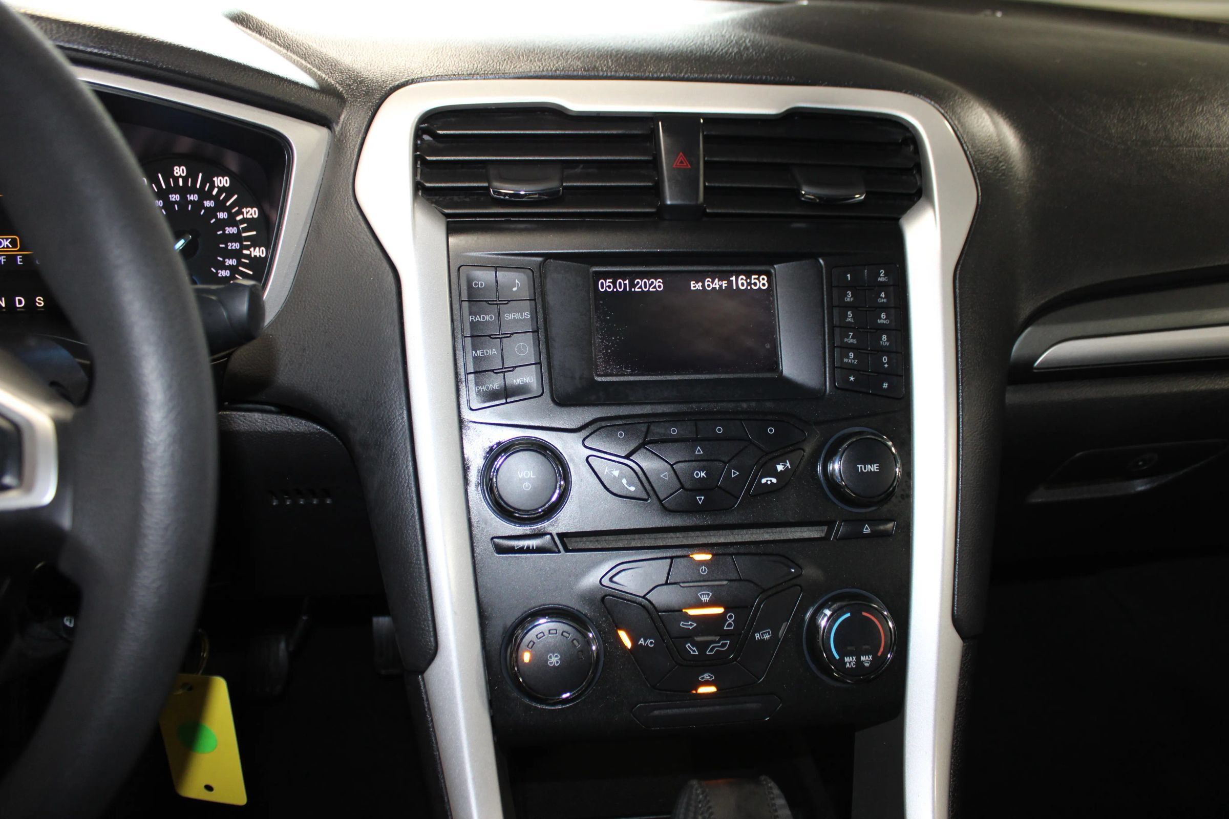 Used 2014 Ford Fusion SE FWD image 13
