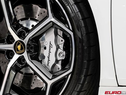 Used 2021 Lamborghini Huracan EVO RWD image 24