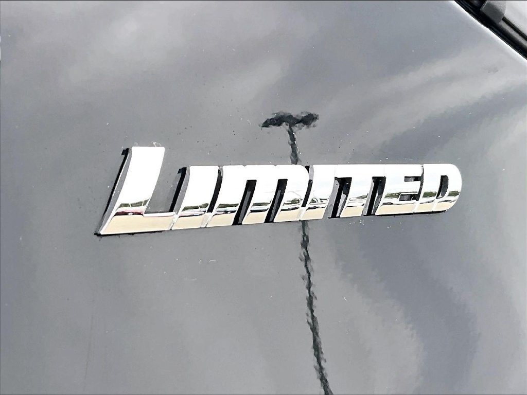 Used 2024 Toyota Tundra Limited AWD/4WD image 29