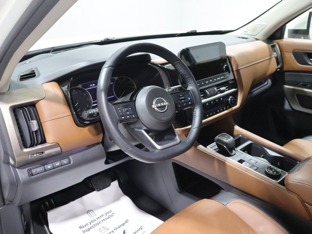 Used 2022 Nissan Pathfinder Platinum w/ Cargo Package AWD/4WD image 16
