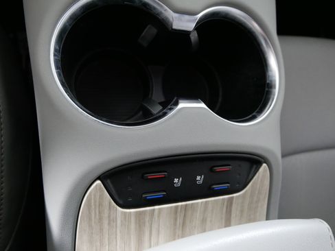 Used 2021 Toyota Venza XLE w/ Softex Package image 30