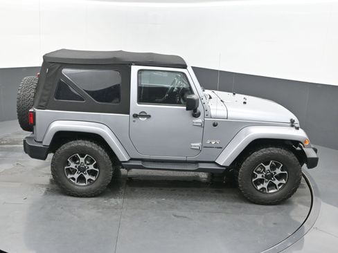 Used 2018 Jeep Wrangler Sahara w/ Connectivity Group image 37