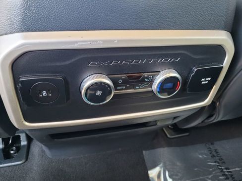 Used 2024 Ford Expedition XLT AWD/4WD image 11