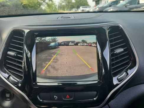 Used 2019 Jeep Cherokee Limited AWD/4WD image 13