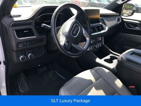 Used 2022 GMC Yukon XL SLT w/ SLT Luxury Package AWD/4WD image 3