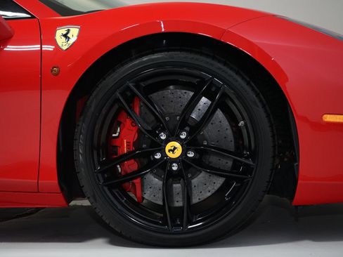 Used 2018 Ferrari 488 Spider RWD image 28