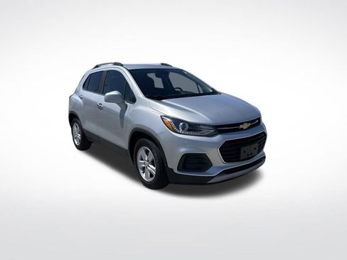 Used 2020 Chevrolet Trax LT w/ LT Convenience Package FWD image 7