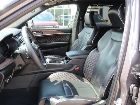 Used 2023 Jeep Grand Cherokee L Summit w/ Luxury Tech Group V AWD/4WD image 17