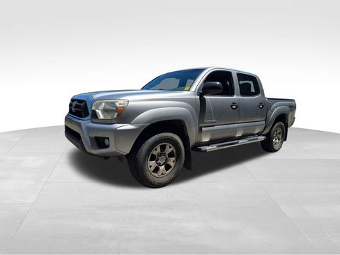 Used 2015 Toyota Tacoma PreRunner w/ TRD Off-Road Package RWD image 5