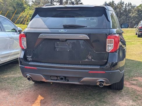 Used 2023 Ford Explorer XLT w/ Equipment Group 202A image 8