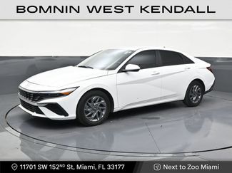 Used 2024 Hyundai Elantra SEL FWD video 1