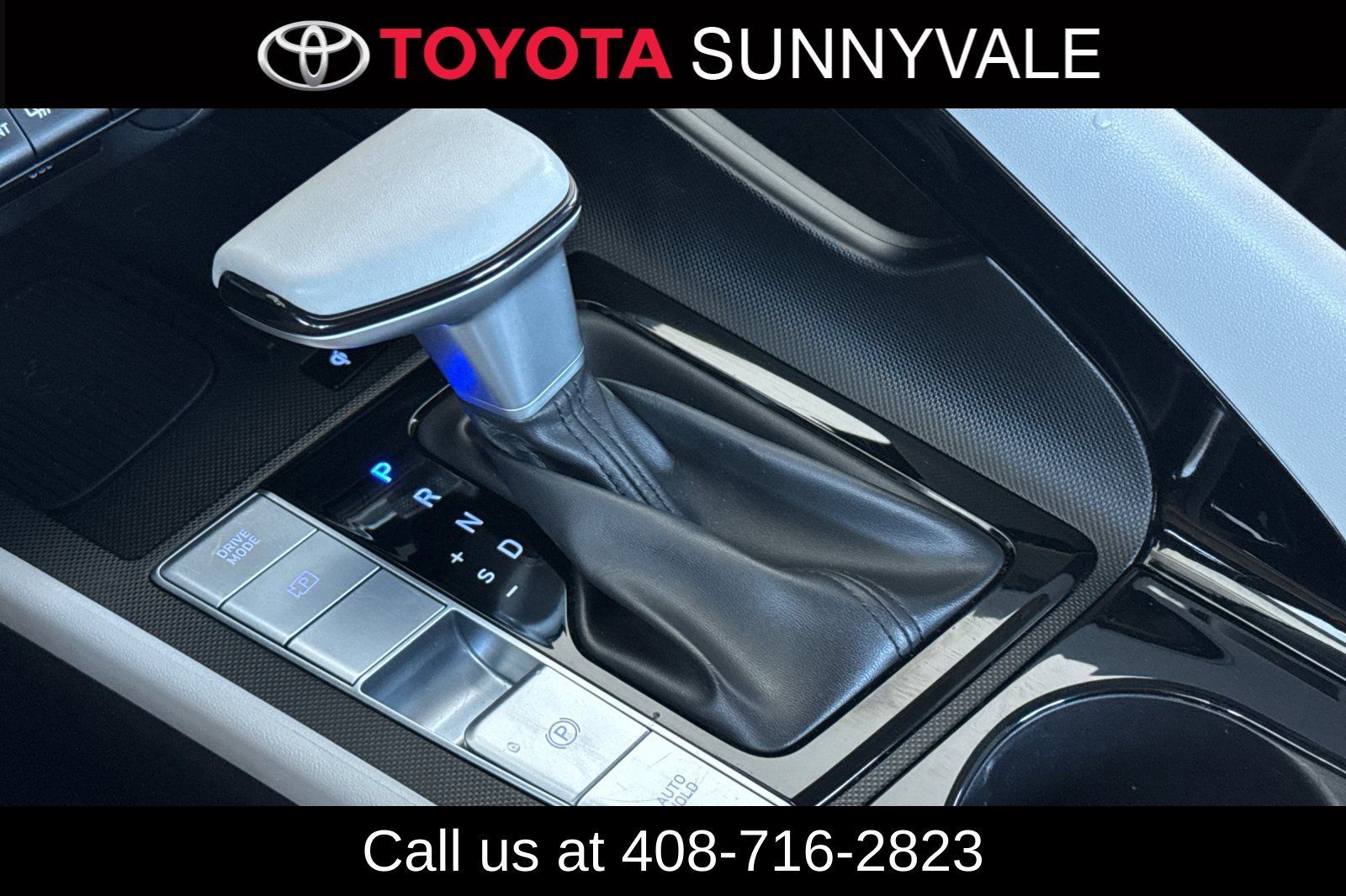 Used 2025 Hyundai Elantra Limited FWD image 25