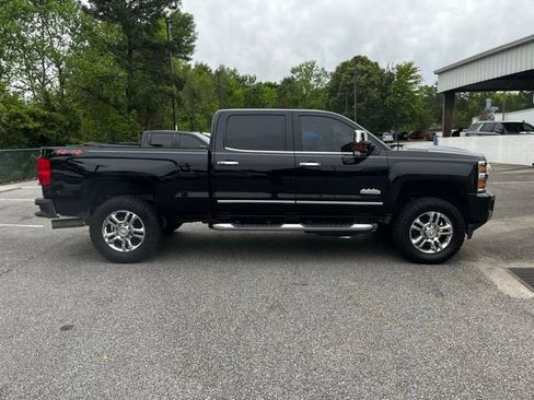 Used 2018 Chevrolet Silverado 2500 High Country w/ Duramax Plus Package image 3