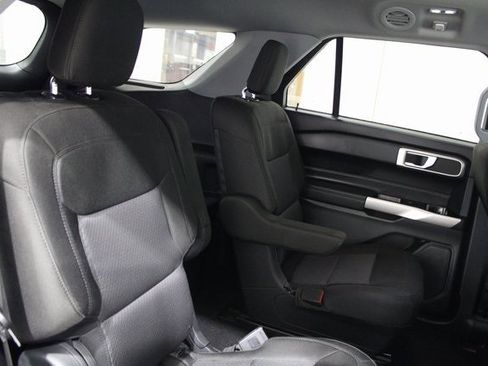 Used 2023 Ford Explorer XLT image 28