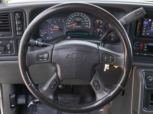 Used 2006 Chevrolet Silverado 2500 LT w/ Heavy-Duty Power Package image 30