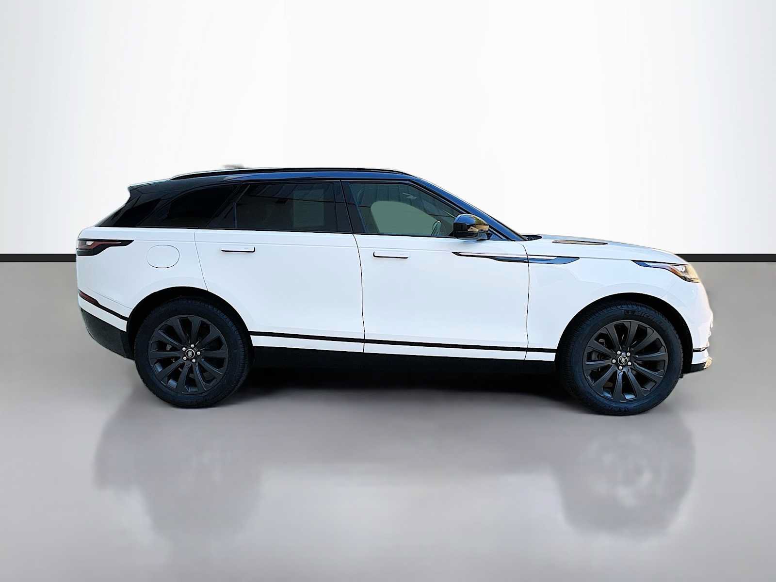 Certified 2022 Land Rover Range Rover Velar R-Dynamic S AWD/4WD image 7