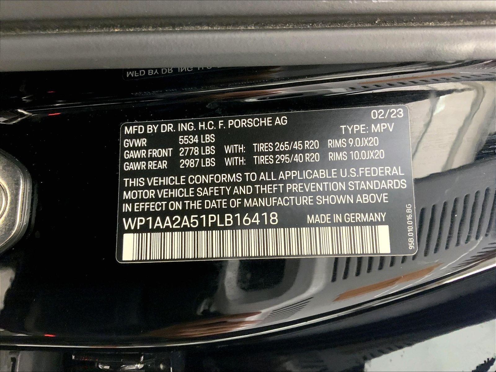 Certified 2023 Porsche Macan AWD/4WD image 33