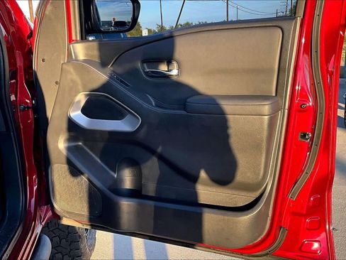 Used 2022 Nissan Frontier SV image 43