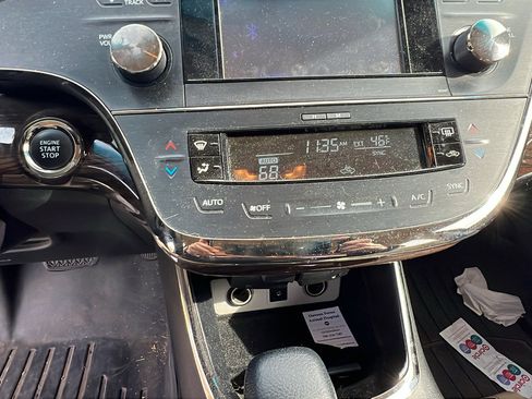 Used 2014 Toyota Avalon XLE image 32